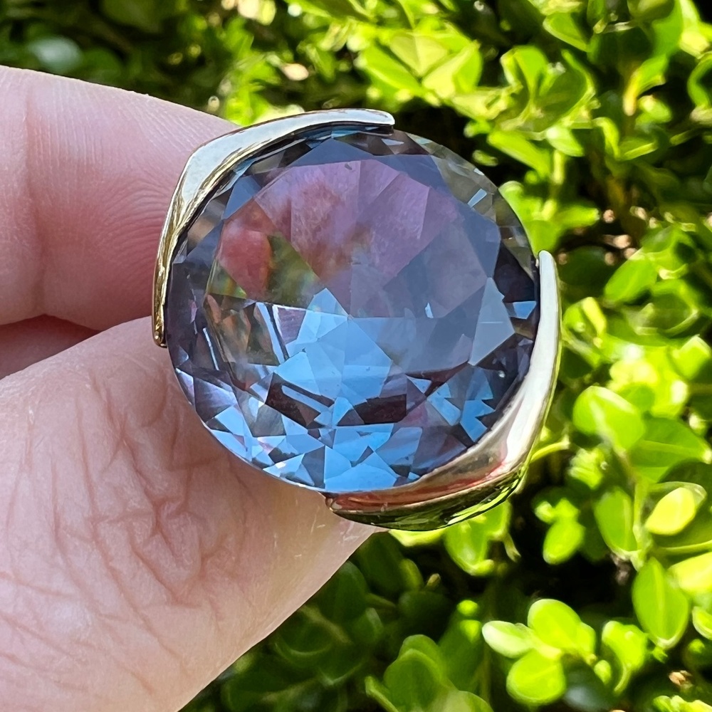 MODERNIST DESIGN 10K HUGE SYNTHETIC PURPLE SAPPHIRE COLOR CHANGE STATEMENT RING